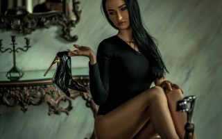 Woman black dress shoes mirror - art nouveau free wallpaper