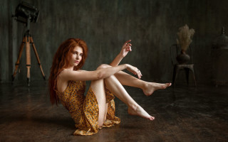 Woman sitting crossed legs cave - pre free wallpaper