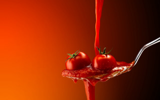 Spoon tomatoes fork liquid red - professional food photography free wallpaper
