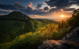 Sunset mountain forest sky clouds - a sunset over a mountain free wallpaper