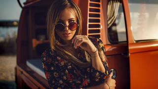 Woman floral shirt sunglasses truck 2 - floral free wallpaper for desktop