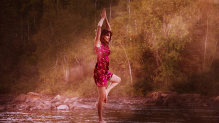 Woman red dress water arabesque - the air free wallpaper