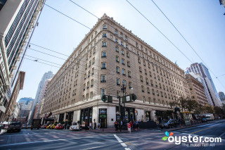 Large building corner street traffic - the sidewalk free wallpaper