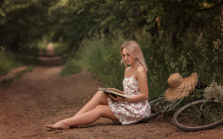 Woman reading bicycle flower basket - anka zhuravleva free wallpaper