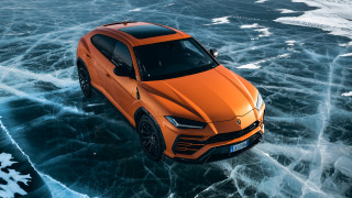 Orange car ice water 3d - an orange car free wallpaper