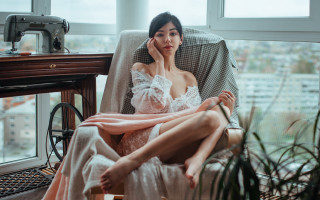 Woman sitting blanket sewing rococo - her body free wallpaper for desktop