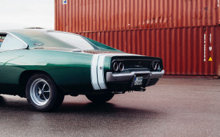 Green car red building photorealism - clean line free wallpaper