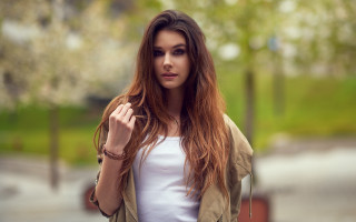 Woman long hair street hand - flowing hair free wallpaper for desktop