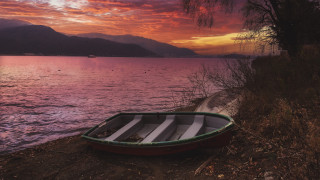 Lake shore mountain sunset forest - the shore of a lake free wallpaper for desktop