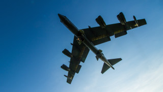 Large jet flying blue sky - a large jet free wallpaper