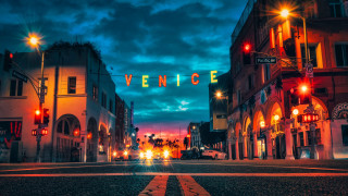 Venice street night traffic lights - cinematic landscape free wallpaper for desktop