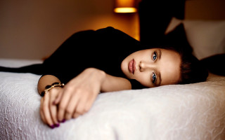 Woman blackdress goldbracelet blueeyes portrait - a gold bracelet free wallpaper