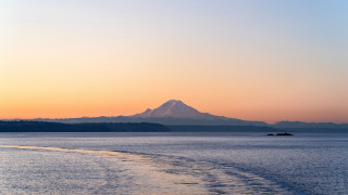 Boat mountain sunset water matte - the water near a mountain range free wallpaper