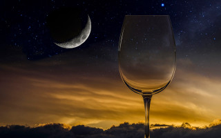 Wine glass night sky crescent - a crescent moon free wallpaper for desktop