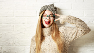 Blonde woman hat glasses cat - a hat and glasses free wallpaper