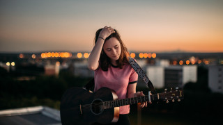 Woman guitar rooftop sunset city - brigette barrager free wallpaper