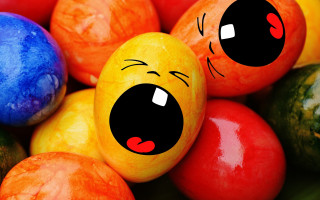 Painted eggs shock art moon - a group of eggs free wallpaper