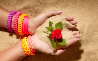 Person rose bracelet sand flower - a bracelet free wallpaper for desktop