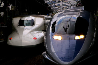 Two trains parked side by - the platform free wallpaper