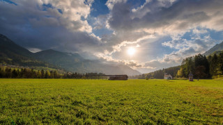 Romantic landscape barn mountain sunbeam - free summer wallpaper for desktop