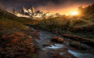 Lush green forest sunset mountains - dramatic light free wallpaper for desktop