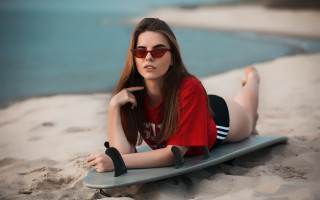Beach woman surfboard redshirt heart - a red heart free wallpaper for desktop