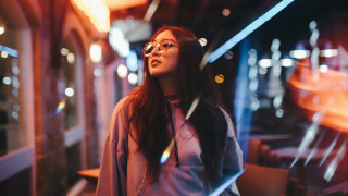 Woman hologram window bokeh glasses - du qiong free wallpaper