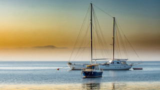 Sailboat mountain fog sunset tranquil - exekia free wallpaper for desktop