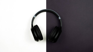 Headphones table wall stripe minimal - high contrast free wallpaper