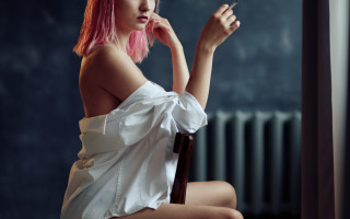 Pink hair serious woman cigarette - studio portrait free wallpaper for desktop