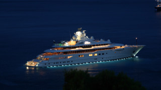 Large white boat night lights - the water behind free wallpaper