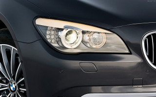 Car headlight grills ultrafine detailed - free light wallpaper