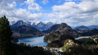Scenic lake mountains trees cloudy 2 - mountain and trees free wallpaper