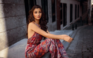 Woman sitting urban fashion floral - a city street free wallpaper for desktop