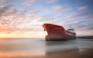 Red boat beach ocean sunset - photograph free wallpaper