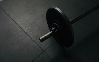 Barbell dark room black floor - a black wall behind free wallpaper