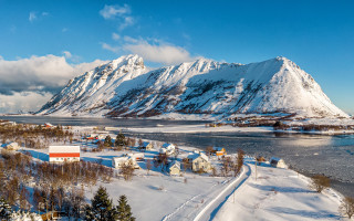 Snowy mountain river house landscape - 4k uhd image free wallpaper