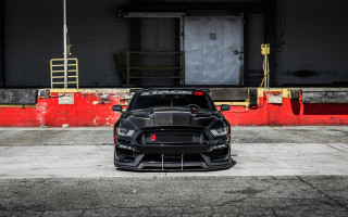 Black car red wall yellow - the side of the building free wallpaper