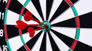 Dartboard bullseye redarrow symmetry abstract - symmetry accurate features free wallpaper