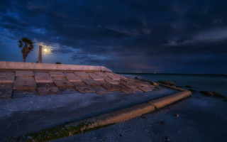 Street light water night cloudy - a street light free wallpaper