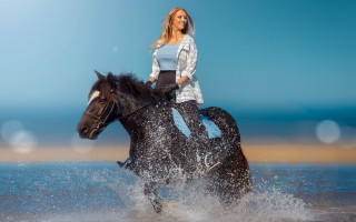 Woman horse beach water sky - a woman riding free wallpaper