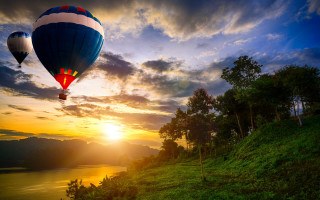 Hot air balloon sunset cloudy - the sun setting free wallpaper