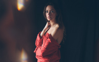 Woman red dress posing studio - her right arm free wallpaper