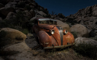 Old car desert night moon - an old car free wallpaper