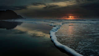 Sunset ocean waves beach planet - the beach in the distance free wallpaper