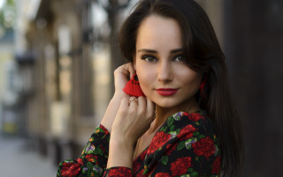 Woman red flower shirt red - her ear free wallpaper for desktop