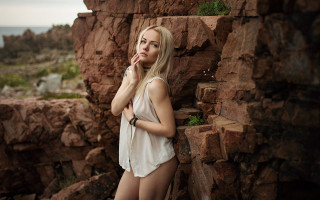 Woman cliff art photography fashion - under her chin free wallpaper