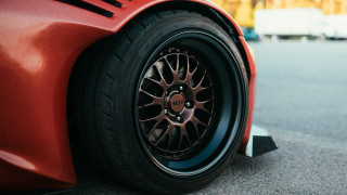 Red sports car black rim 3 - rim free wallpaper