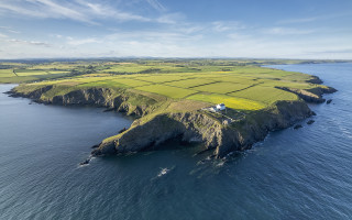 Small island lighthouse ocean tiltshift - the middle of the ocean free wallpaper