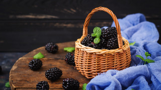 Blackberries basket wooden table blue - berry free wallpaper